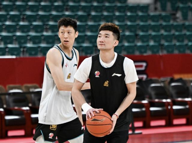 盛世娱乐登录入口-背水一战迎来复出？孙铭徽现身浙江广厦G2赛前踩场训练